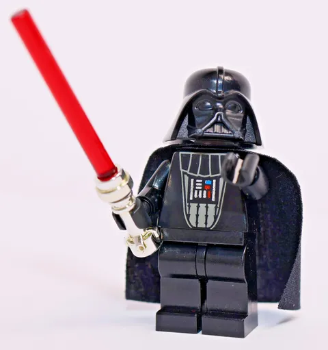 LEGO Star Wars Darth Vader (Light Gray Head) Minifigure chrome hilt  sw0004