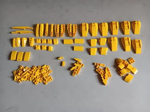 LEGO BULK LOT OF 124 YELLOW WEDGE CURVED & INVERTED SLOPE BRICKS SHIP PIECES