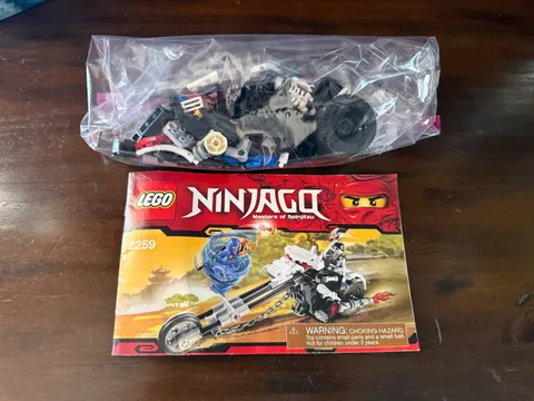 COMPLETE LEGO NINJAGO: Masters of Spinjitzu 2259 Skull Motorbike - Retired set