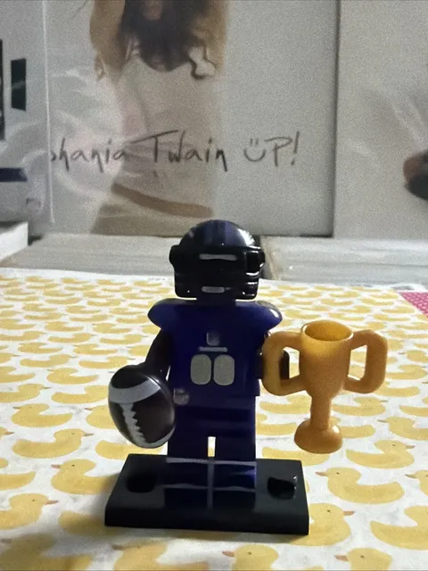 BALTIMORE RAVENS NFL FOOTBALL PLAYER TROPHY LEGO MINIFIG lamar jackson