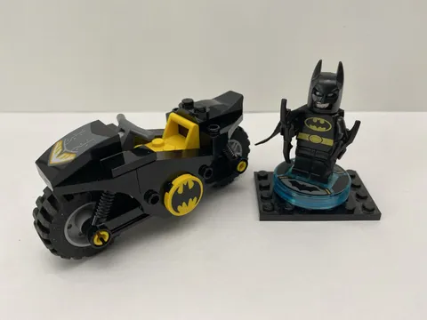 LEGO Batman Minifigure W Batcycle Super Heroes Gotham City LEGO Figure Complete