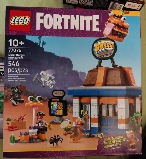 LEGO Fortnite Durr Burger Restaurant (77076) 546 Pieces 10+ Bonus Outfit