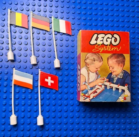 LEGO System International Flags 242a 1960's 60's Vintage RARE COMPLETE - Slide
