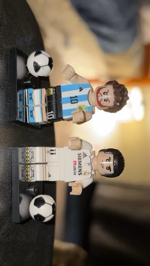 LEGO Soccer Minifigures Lionel Messi & Cristiano Ronaldo with 2 Soccer Balls