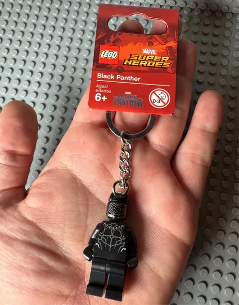 LEGO SUPER HEROES -- BLACK PANTHER MINIFIGURE KEYCHAIN BRAND NEW RETIRED 853771
