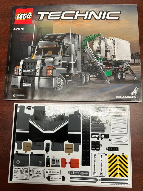 LEGO TECHNIC: Mack Anthem 42078 complete