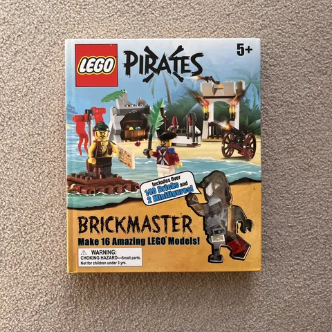 Lego Brickmaster Pirates Book from 2009. SEALED in Mint Condition. 