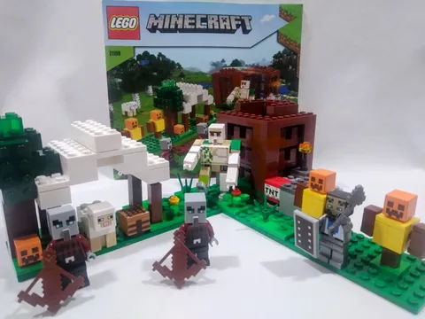 🔥LEGO Minecraft 21159 The Pillager Outpost 100% Complete w Minifigures & Manual