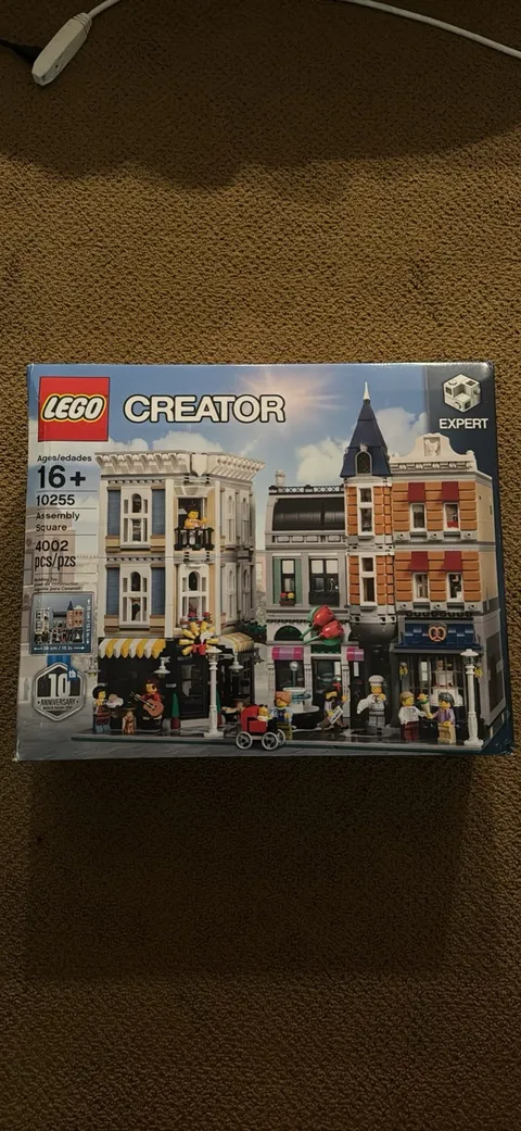 LEGO CREATOR: Assembly Square (10255)