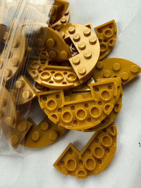 LEGO-NEW -#18646-PEARL GOLD-PLATE/ROUND/1/2/3 X 6 W/ HALF CUTOUT-5 PIECE