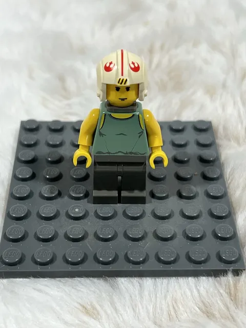 Lego Luke Skywalker Minifigure 4502 Star Wars Dagobah /  X-Wing Fighter