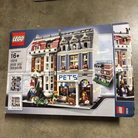 LEGO Creator Expert Pet Shop 10218 - 100% Complete w/ Instructions and Box
