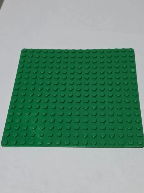 LEGO Green Baseplate 16 x 16 ● # 3867 6098 57916 Plate 16x16 Light Stress Marks