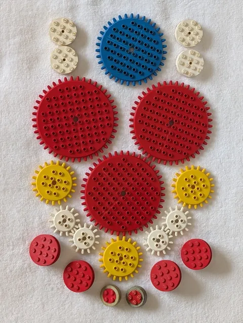 Vintage 1960s LEGO Gears and Wheels (Lot of 21 Pieces, Samsonite era)