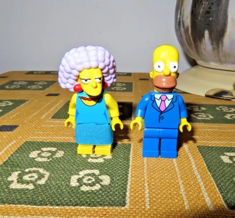 Lego Mini Figure Minifigure Simpsons Homer Tie & Jacket & Marge  Series 2