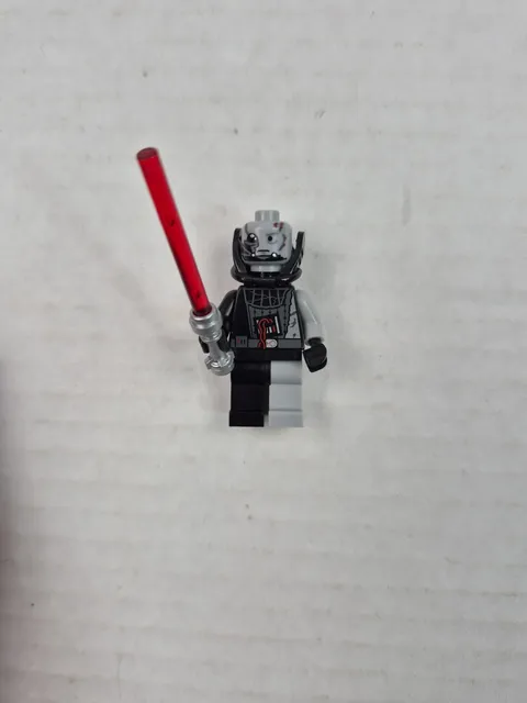 LEGO NEW Star Wars Darth Vader Battle Damaged sw0180 Starkiller 7672 minifigure