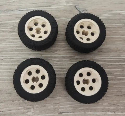 Lego 6578 75777 Tire 30.4 x 14 VR & 2994 32447 White Wheel 30.4 x 14 VR Lot Of 4