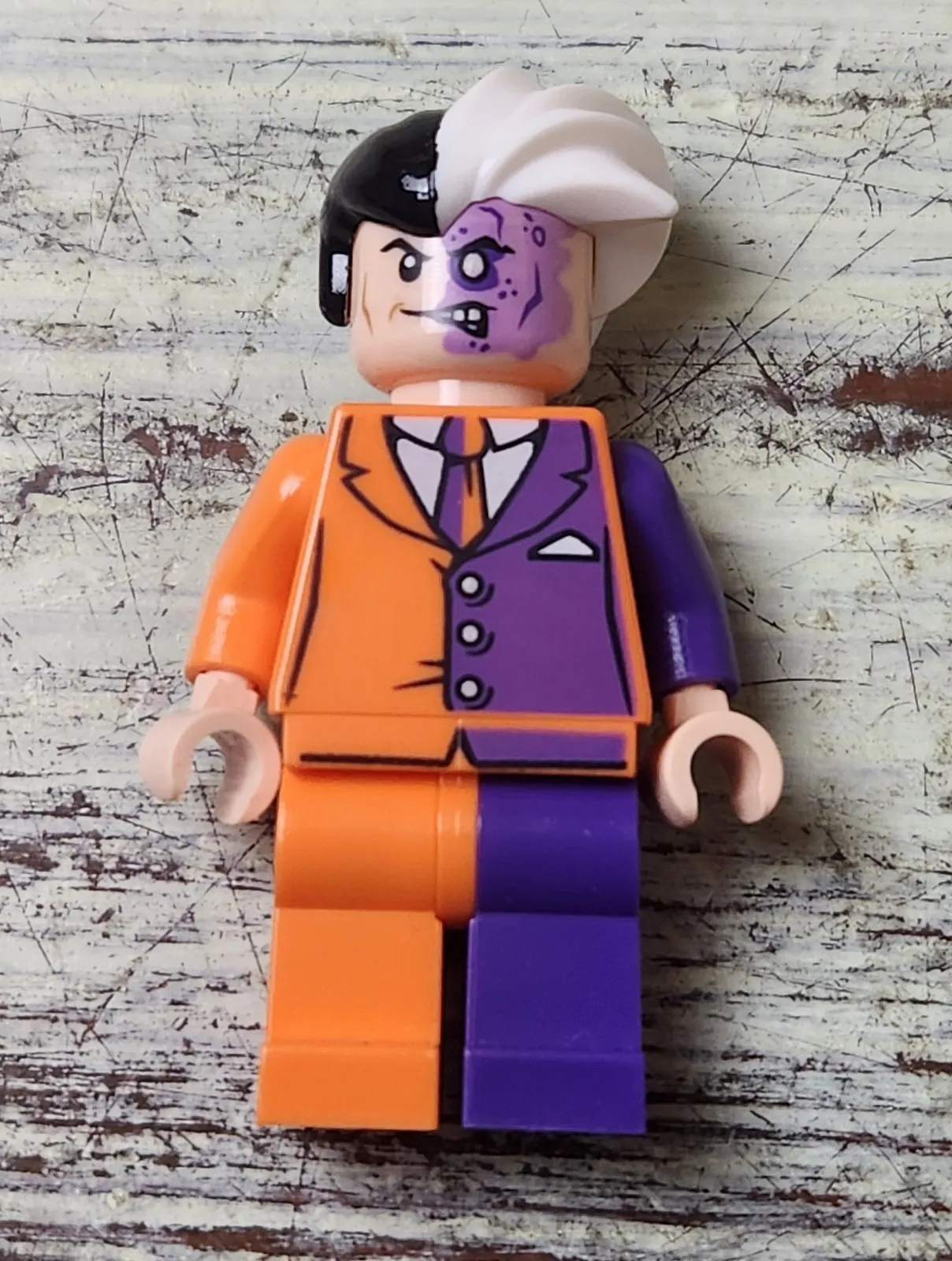 LEGO Batman, Two-Face - Orange and Purple Suit sh0007 (2012)