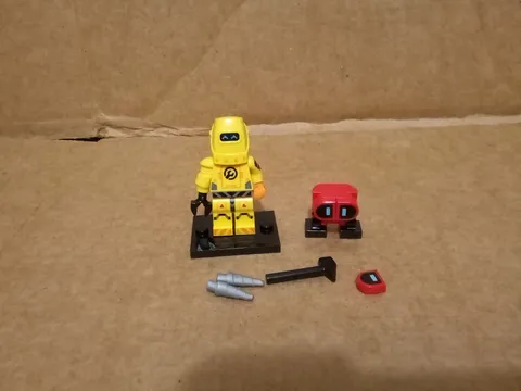 LEGO SERIES 22 MINIFIGURES 71032 MINIFIGS ROBOT REPAIR TECH