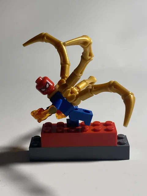 LEGO Spider-Man Minifigure w/ Gold Mechanical Arms Accessory