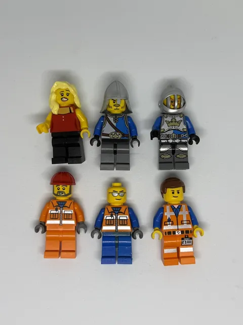 LEGO Minifigure Lot of 15 w/ LEGO Movie Figures