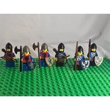 LEGO Castle Crusader Axe And Black Falcon Minifigure Bundle