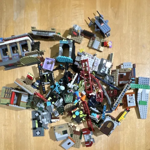 LEGO Mixed Hidden Side Bulk Lot Parts & Pieces - Newbury Subway 70430 3lbs