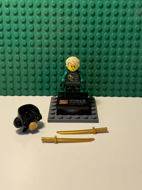 RARE - (GREAT CONDITION) LEGO Ninjago Minifigure Lloyd - Skybound (70605)