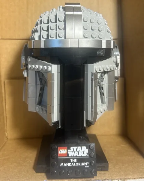 LEGO Star Wars The Mandalorian Helmet 75328 Display Stand 584pcs 18+