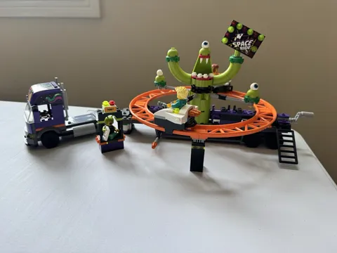 LEGO CITY: Space Ride Amusement Truck (60313) 100% COMPLETE