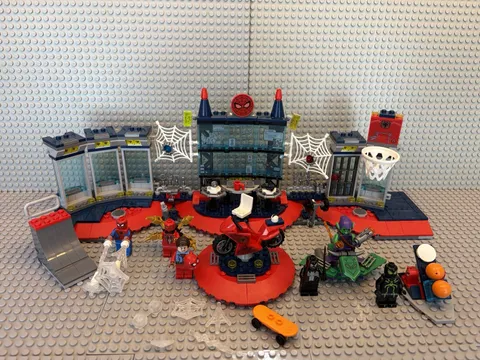 LEGO Marvel Spider Man Attack Spider Lair Building Set 76175