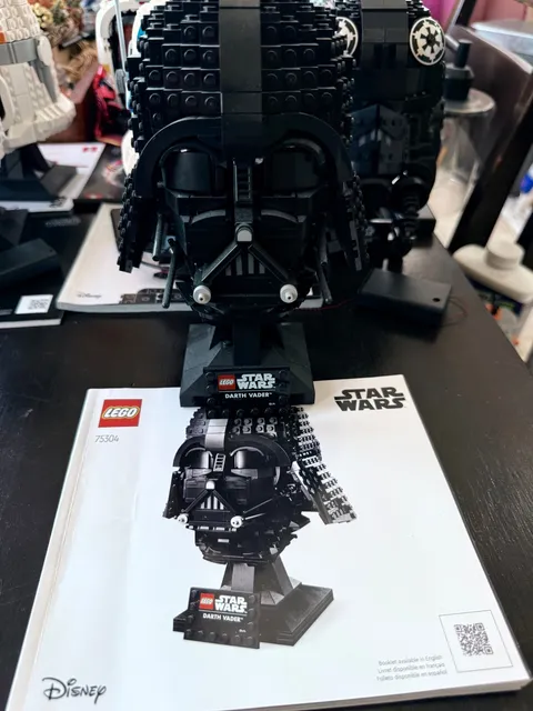 Lego Star Wars: Darth Vader Helmet 75304 Set Built w/led lights + Manual