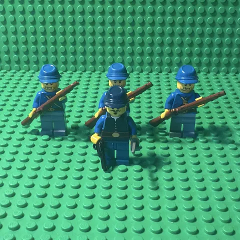 LEGO Civil war union infantry Minifigures w/Union officer and all guns included.