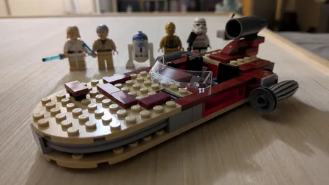 LEGO Star Wars: Luke's Landspeeder (8092) - EUC *Read Seller Description*