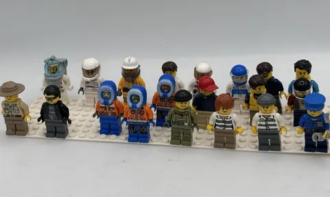 LEGO Minifigure Lot 20 City Arctic Space Police Astronaut Racing Mixed Figures