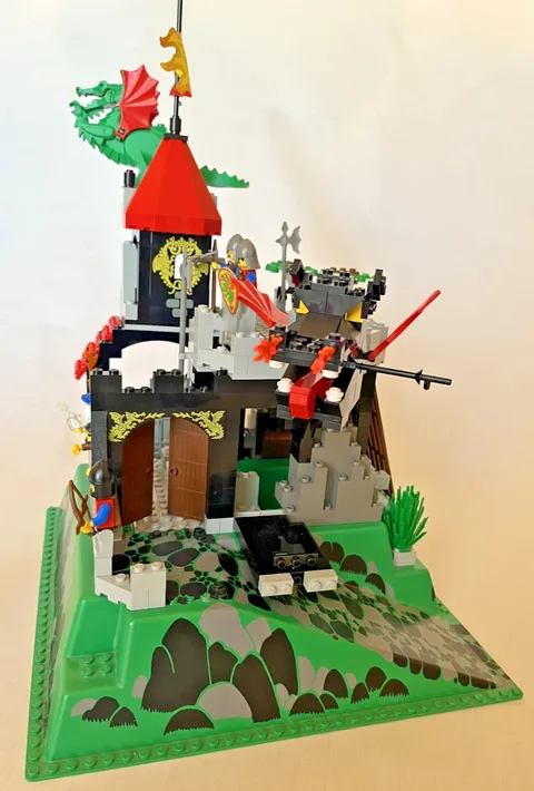 LEGO Castle: Fire Breathing Fortress (6082)