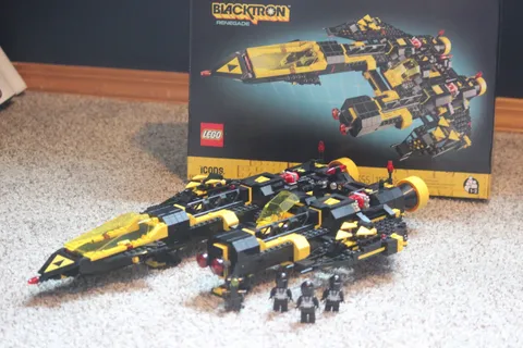 LEGO Icons Blacktron Renegade 10355 1151pcs w/ Box and instructions great cond.
