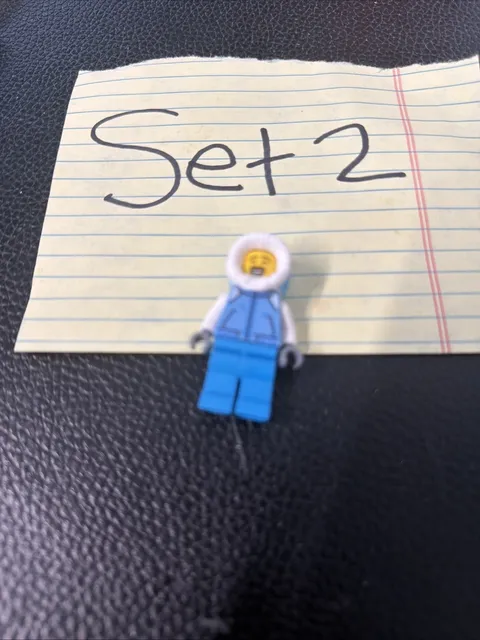 Vintage Blue Hooded Arctic Explorer Lego Minifigure 