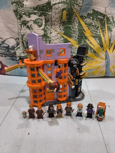 LEGO Harry Potter: Diagon Alley: Weasleys' Wizard Wheezes (76422)