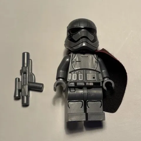 LEGO Star Wars Captain Phasma Minifigure sw0667 from Set 75103