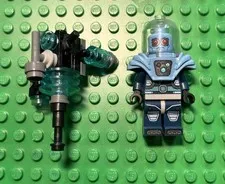 Lego Mr. Freeze Minifigure DC Super Heroes Shoulder Ice Armor 70901 sh0319