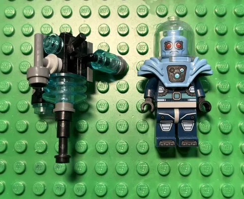 Lego Mr. Freeze Minifigure DC Super Heroes Shoulder Ice Armor 70901 sh0319