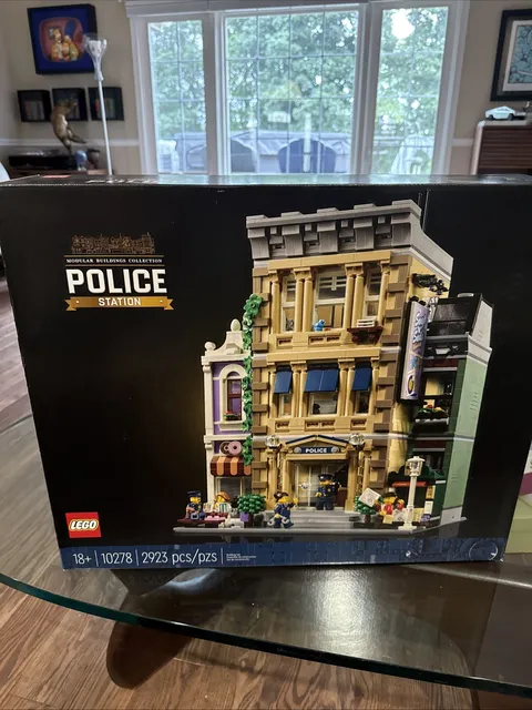 LEGO Icons Police Station 10278 Sealed