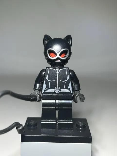 LEGO Catwoman Minifigure 76122 Batman Batcave Comics DC Super Heroes NEW