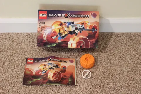 VINTAGE LEGO MANUAL  & BOX  ONLY 2007 MARS MISSION 7694 & a Couple Parts
