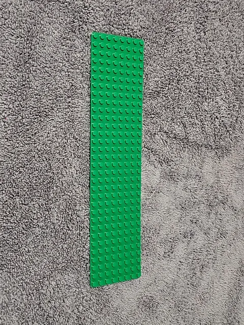 LEGO Baseplate Green 8X32 Vintage Rare Excellent Condition 