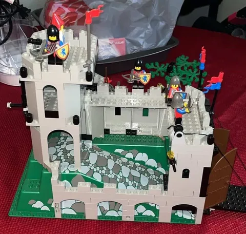 COMPLETE 1990 LEGO 6081 Kings Mountain Fortress Castle