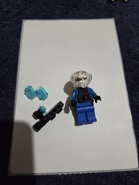 LEGO Batman Mr. Freeze BAT011 set 7783 Minifigure 2006 Complete, Rare