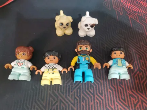 Lot 6 Lego Duplo Figures Animals and People