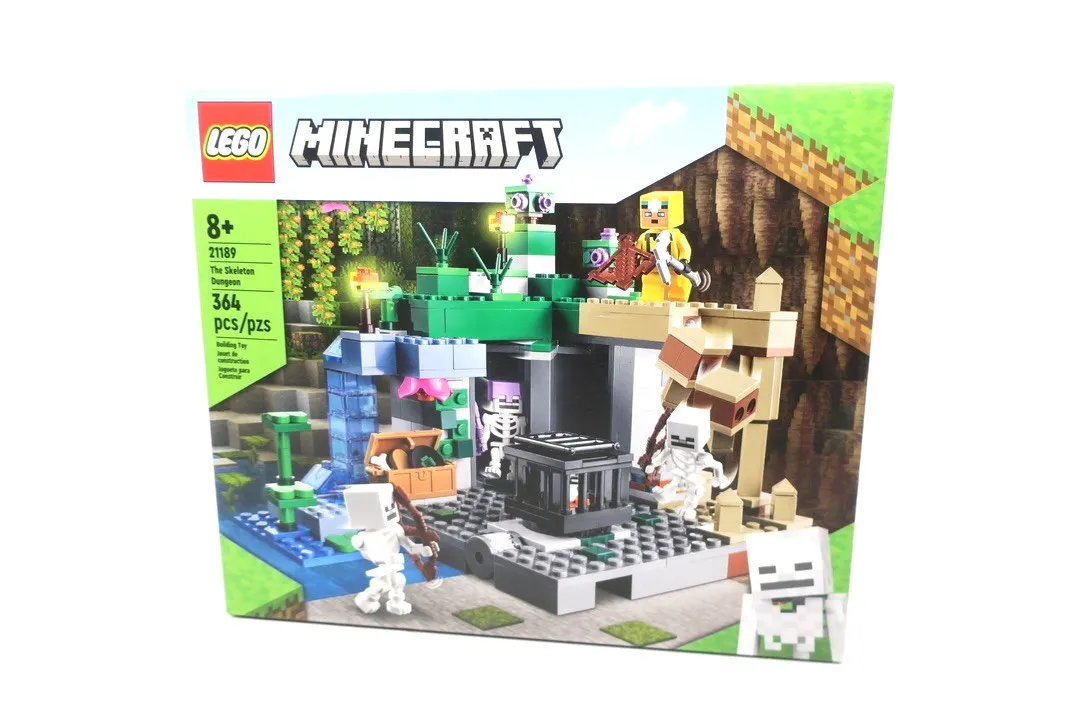 LEGO Minecraft The Skeleton Dungeon 21189 Complete Set 364 Pieces